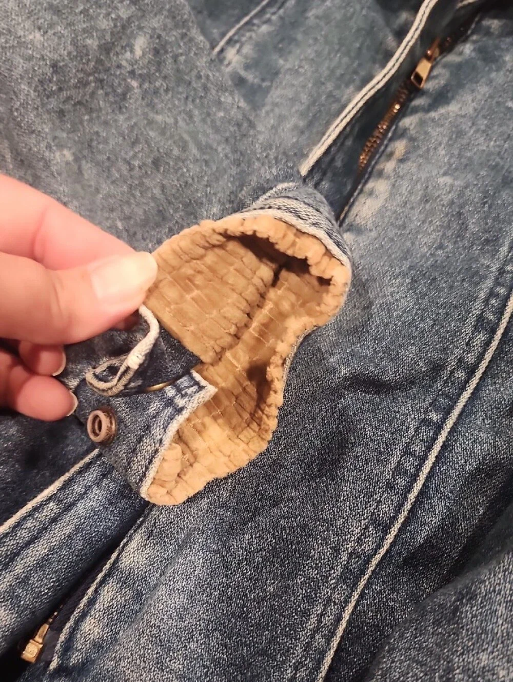 Vtg blue denim bomber jacket featuring a distinctive brown color